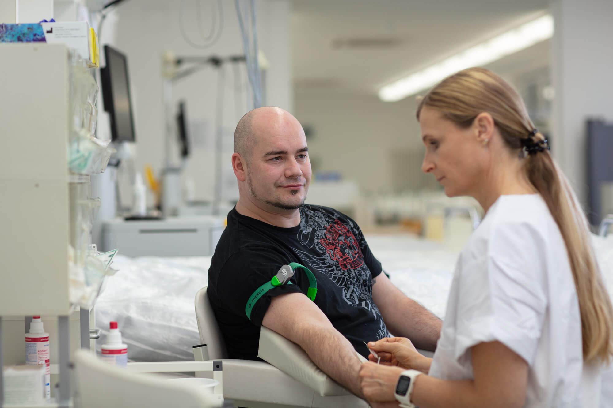 German site Volunteer with nurse in clinic Copyright by Julia Berlin_RAW__Y6A6517