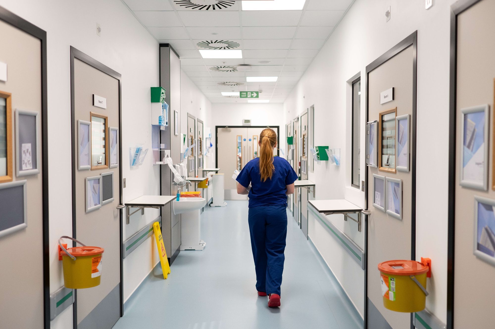 Nurse walking through corridor hvivo_jan25-297